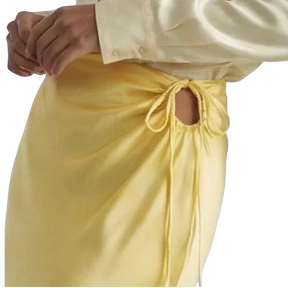 RUMORED Kauai Keyhole Midi Skirt in Banana Yellow XS-Satin - Picture 2 of 7